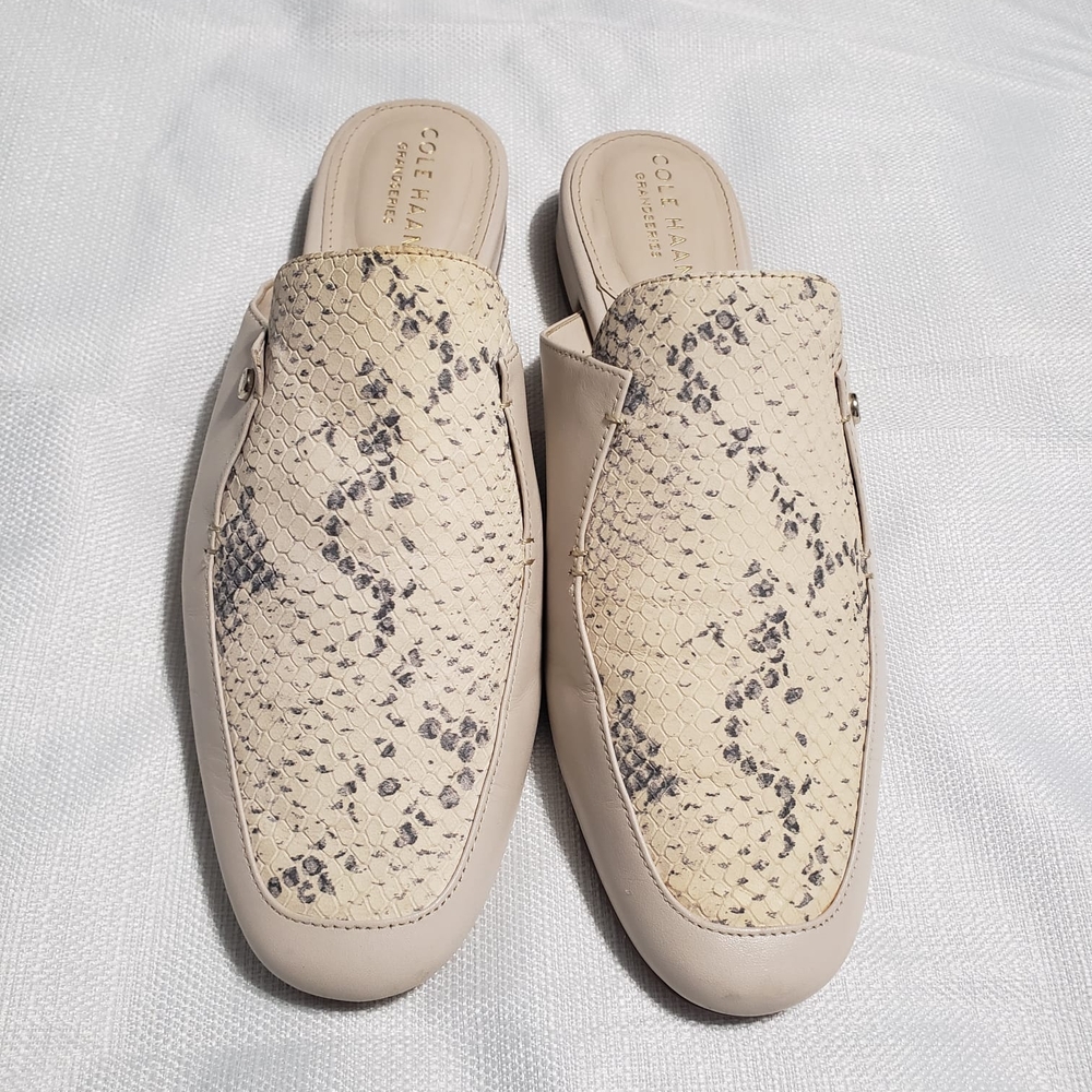 Cole Haan Women's Ryan Mules Size 7 Stone Cream Leather Snakeskins Flat Shoe.